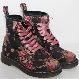 🌶🌶Dr. Martens Victorian Boots